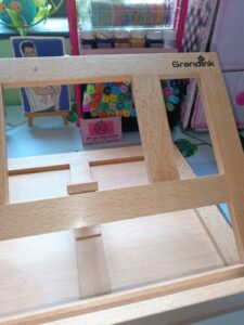 Grandink Beechwood Adjustable Angle Tabletop Easel with One Drawers photo review